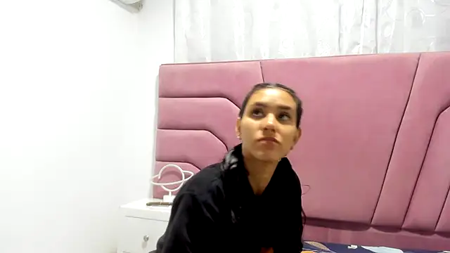 Snapshot of miajhonsonx chatting on October 13, 2025, 12:18 pm miajhonsonx online show from October 13, 2025, 12:18 pm