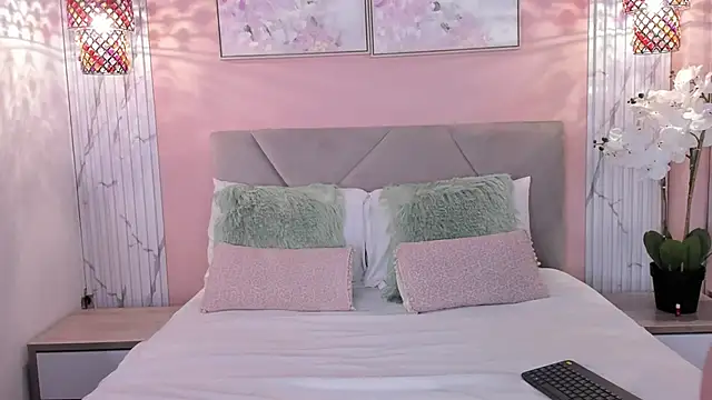 Snapshot of CataScott_ chatting on November 9, 2025, 3:49 pm CataScott online show from November 9, 2025, 3:49 pm