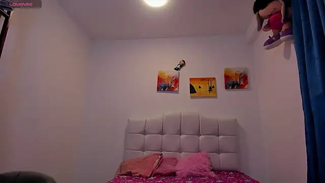 Snapshot of April_Becker chatting on October 17, 2025, 3:10 am April Becker online show from October 17, 2025, 3:10 am