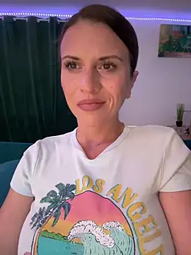 ScarlettNoirr online show from June 19, 2026, 8:25 pm