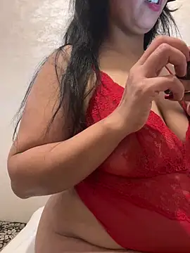 lara9Qouin online show from April 8, 2026, 10:55 pm