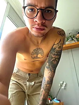AronShelby420 online show from September 27, 2025, 3:18 pm