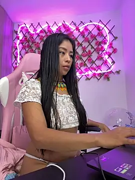 RaquelOficial online show from October 1, 2025, 1:37 pm
