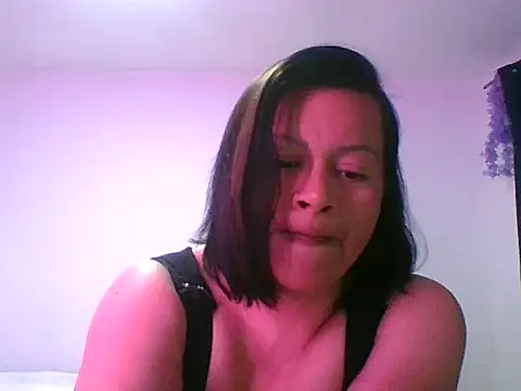 adri89-g online show from October 7, 2025, 10:55 pm