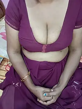 Snapshot of KannadaTamilTeluguBeauty chatting on July 17, 2026, 7:44 pm KannadaTamilTeluguBeauty online show from July 17, 2026, 7:44 pm