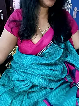 Snapshot of KannadaTamilTeluguBeauty chatting on March 18, 2026, 4:26 am KannadaTamilTeluguBeauty online show from March 18, 2026, 4:26 am