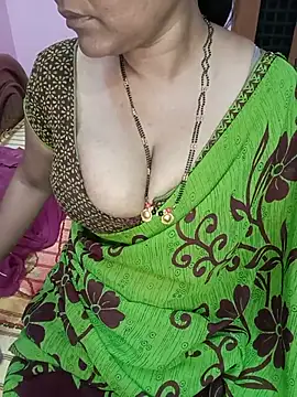 Snapshot of KannadaTamilTeluguBeauty chatting on June 19, 2026, 3:18 pm KannadaTamilTeluguBeauty online show from June 19, 2026, 3:18 pm