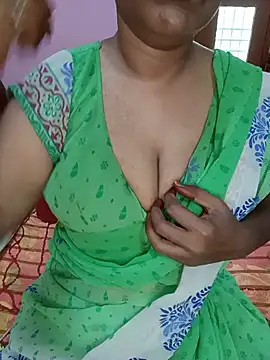 Snapshot of KannadaTamilTeluguBeauty chatting on July 20, 2026, 9:38 am KannadaTamilTeluguBeauty online show from July 20, 2026, 9:38 am