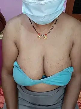 Snapshot of KannadaTamilTeluguBeauty chatting on July 1, 2026, 7:58 pm KannadaTamilTeluguBeauty online show from July 1, 2026, 7:58 pm