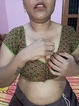 Snapshot of KannadaTamilTeluguBeauty chatting on June 1, 2026, 5:45 pm KannadaTamilTeluguBeauty online show from June 1, 2026, 5:45 pm