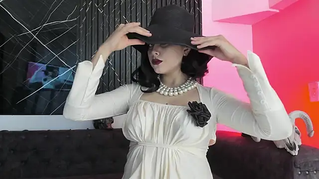 Snapshot of mistress_angell_ chatting on November 8, 2025, 10:24 pm mistress angell online show from November 8, 2025, 10:24 pm