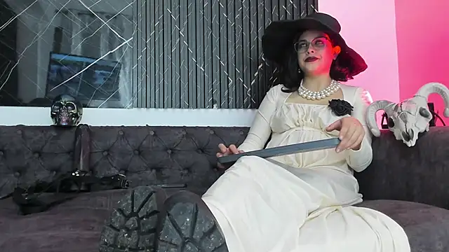 Snapshot of mistress_angell_ chatting on November 9, 2025, 10:30 am mistress angell online show from November 9, 2025, 10:30 am