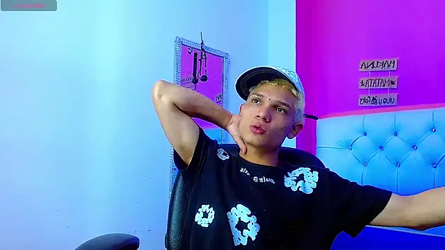 Snapshot of EL_VENEZOLANO_22CM chatting on October 9, 2025, 4:46 am EL VENEZOLANO 22CM online show from October 9, 2025, 4:46 am