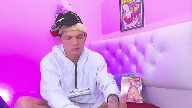 EL VENEZOLANO 22CM online show from December 17, 2025, 4:39 am