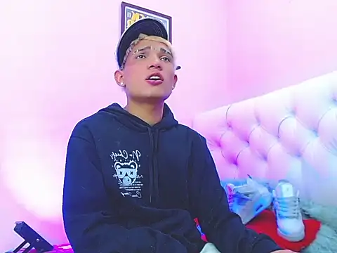 Snapshot of EL_VENEZOLANO_22CM chatting on November 12, 2025, 5:22 am EL VENEZOLANO 22CM online show from November 12, 2025, 5:22 am