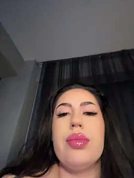 Snapshot of Andrestarr chatting on June 19, 2026, 7:41 pm Andrestarr online show from June 19, 2026, 7:41 pm