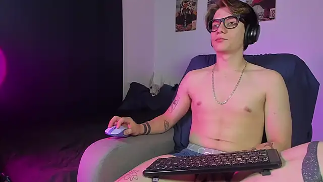 Snapshot of Jerry_Cole chatting on October 8, 2025, 12:45 am Jerry Cole online show from October 8, 2025, 12:45 am