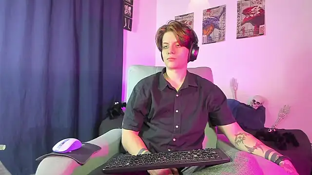 Snapshot of Jerry_Cole chatting on October 26, 2025, 2:45 am Jerry Cole online show from October 26, 2025, 2:45 am