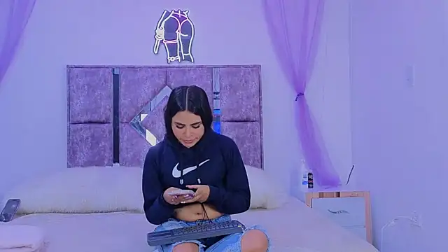 Snapshot of danilu_and_eva21 chatting on October 16, 2025, 8:17 pm danilu and eva21 online show from October 16, 2025, 8:17 pm