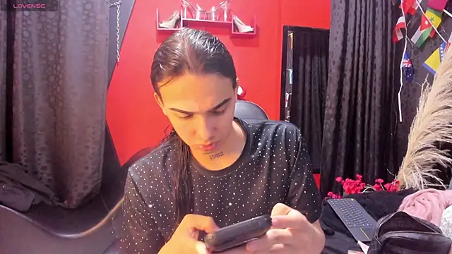 Snapshot of Almaazz chatting on July 4, 2026, 10:25 pm Almaazz online show from July 4, 2026, 10:25 pm