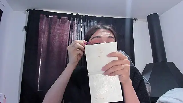 Snapshot of Almaazz chatting on November 29, 2025, 12:27 pm Almaazz online show from November 29, 2025, 12:27 pm