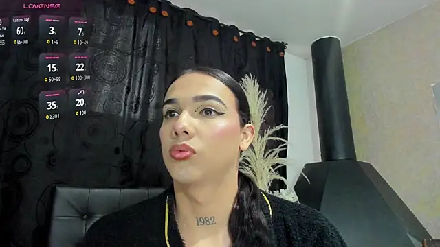 Snapshot of Almaazz chatting on August 4, 2026, 7:07 pm Almaazz online show from August 4, 2026, 7:07 pm
