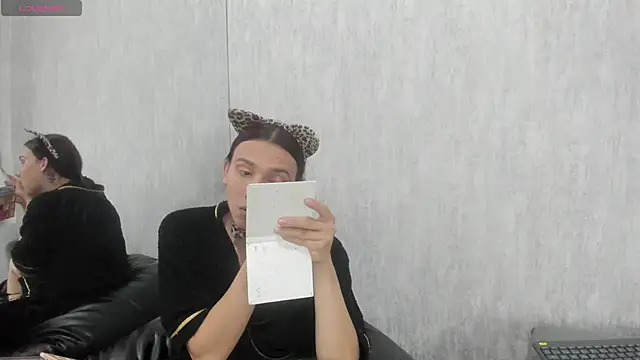 Snapshot of Almaazz chatting on October 29, 2025, 8:19 pm Almaazz online show from October 29, 2025, 8:19 pm