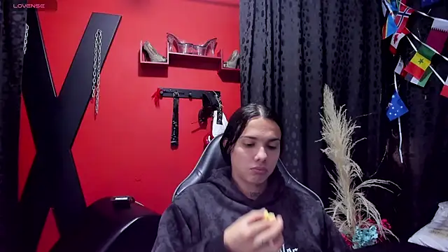 Snapshot of Almaazz chatting on July 16, 2026, 7:55 pm Almaazz online show from July 16, 2026, 7:55 pm