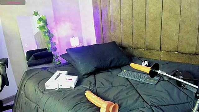 Snapshot of Almaazz chatting on October 21, 2025, 8:52 pm Almaazz online show from October 21, 2025, 8:52 pm