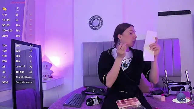 Snapshot of Almaazz chatting on October 24, 2025, 2:05 pm Almaazz online show from October 24, 2025, 2:05 pm