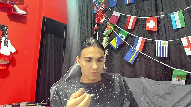 Snapshot of Almaazz chatting on July 3, 2026, 9:21 pm Almaazz online show from July 3, 2026, 9:21 pm