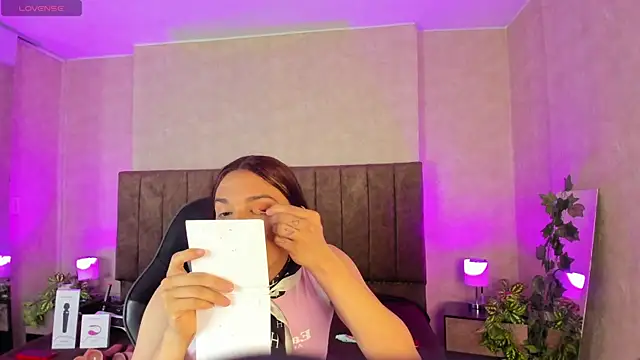 Snapshot of Almaazz chatting on October 9, 2025, 8:20 pm Almaazz online show from October 9, 2025, 8:20 pm