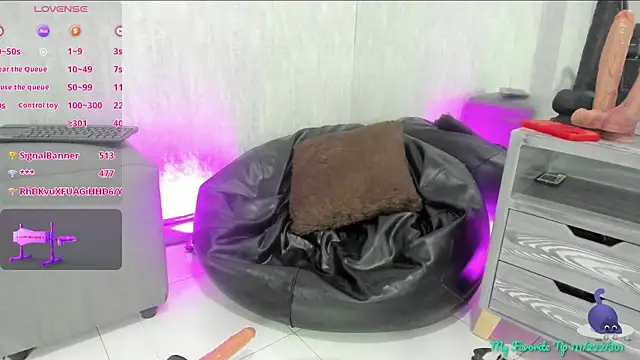 Snapshot of Almaazz chatting on November 10, 2025, 3:11 am Almaazz online show from November 10, 2025, 3:11 am