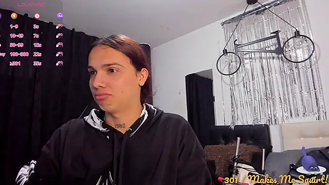 Snapshot of Almaazz chatting on November 27, 2025, 8:20 pm Almaazz online show from November 27, 2025, 8:20 pm