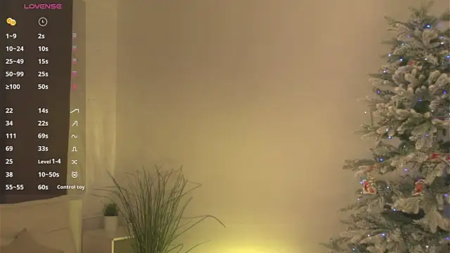 Snapshot of ellliefrost chatting on December 4, 2025, 4:44 am ellliefrost online show from December 4, 2025, 4:44 am