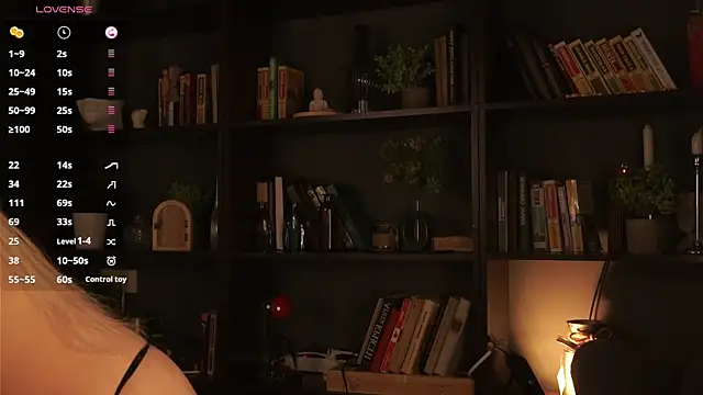 Snapshot of ellliefrost chatting on October 20, 2025, 1:00 pm ellliefrost online show from October 20, 2025, 1:00 pm