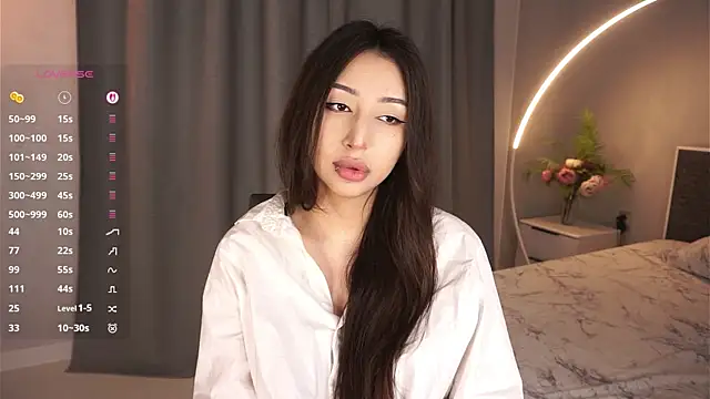 EleonorSimmes online show from September 19, 2025, 5:06 pm