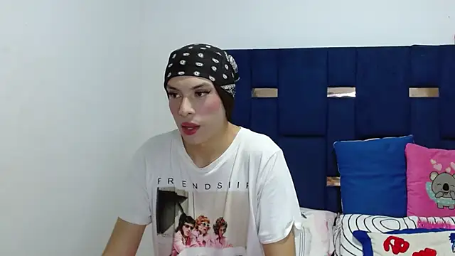 Snapshot of PinkLuna_LolaBloom chatting on June 2, 2026, 2:00 am PinkLuna LolaBloom online show from June 2, 2026, 2:00 am