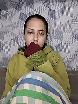 melzinhah03 online show from June 24, 2026, 1:59 am