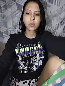 melzinhah03 online show from June 4, 2026, 2:05 am