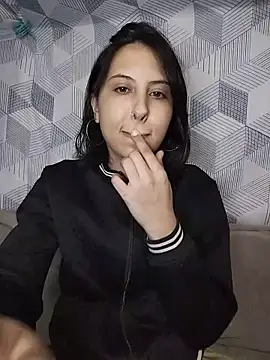 melzinhah03 online show from June 13, 2026, 1:36 am