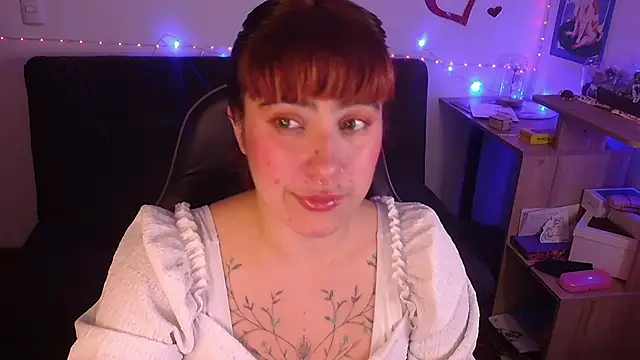 Miacatsito3 online show from May 5, 2026, 3:31 am