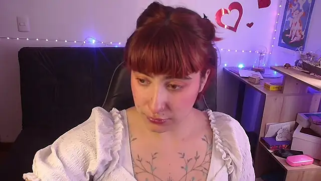 Miacatsito3 online show from May 5, 2026, 5:27 pm