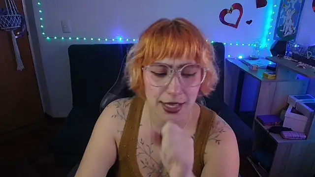 Snapshot of Miacatsito3 chatting on June 5, 2026, 1:10 am Miacatsito3 online show from June 5, 2026, 1:10 am