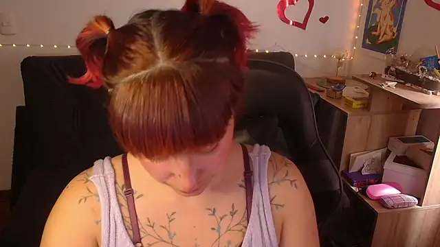Miacatsito3 online show from May 1, 2026, 7:41 pm