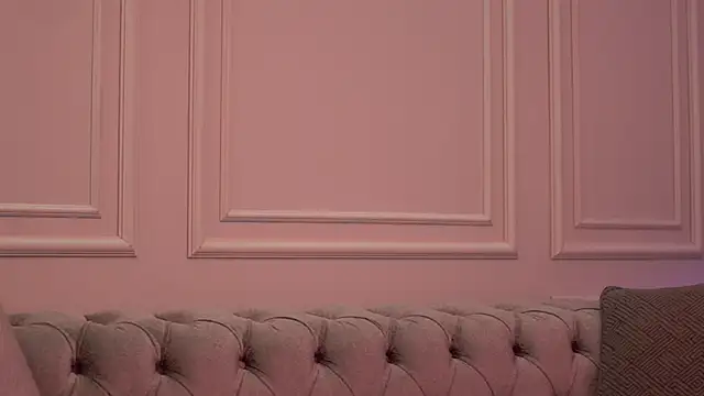 KatieHayes online show from November 25, 2025, 6:41 pm