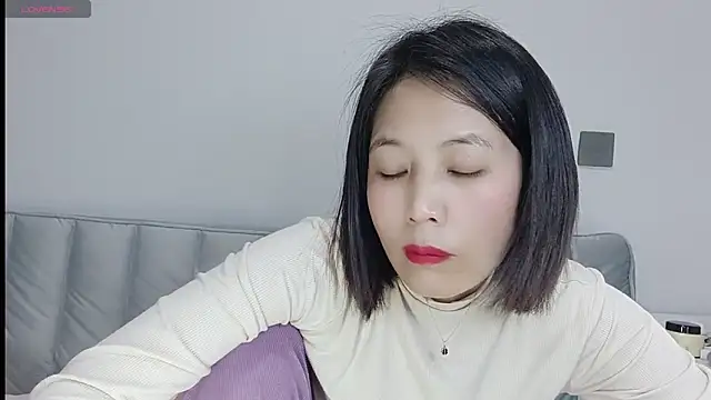 Snapshot of Miraitowa_ chatting on February 18, 2026, 3:52 pm Miraitowa online show from February 18, 2026, 3:52 pm