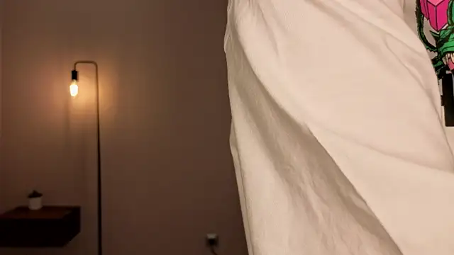 Frences Eyes online show from November 14, 2025, 1:37 pm