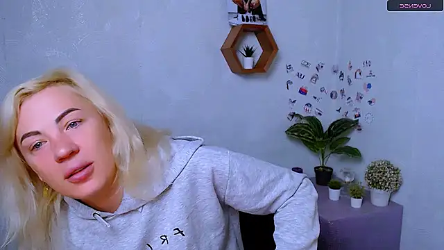 Snapshot of EmmaCat_ chatting on October 16, 2025, 4:10 am EmmaCat online show from October 16, 2025, 4:10 am