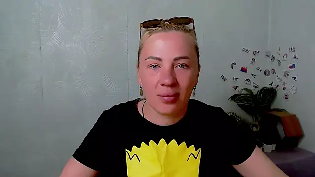 EmmaCat  online show from May 5, 2026, 4:26 am